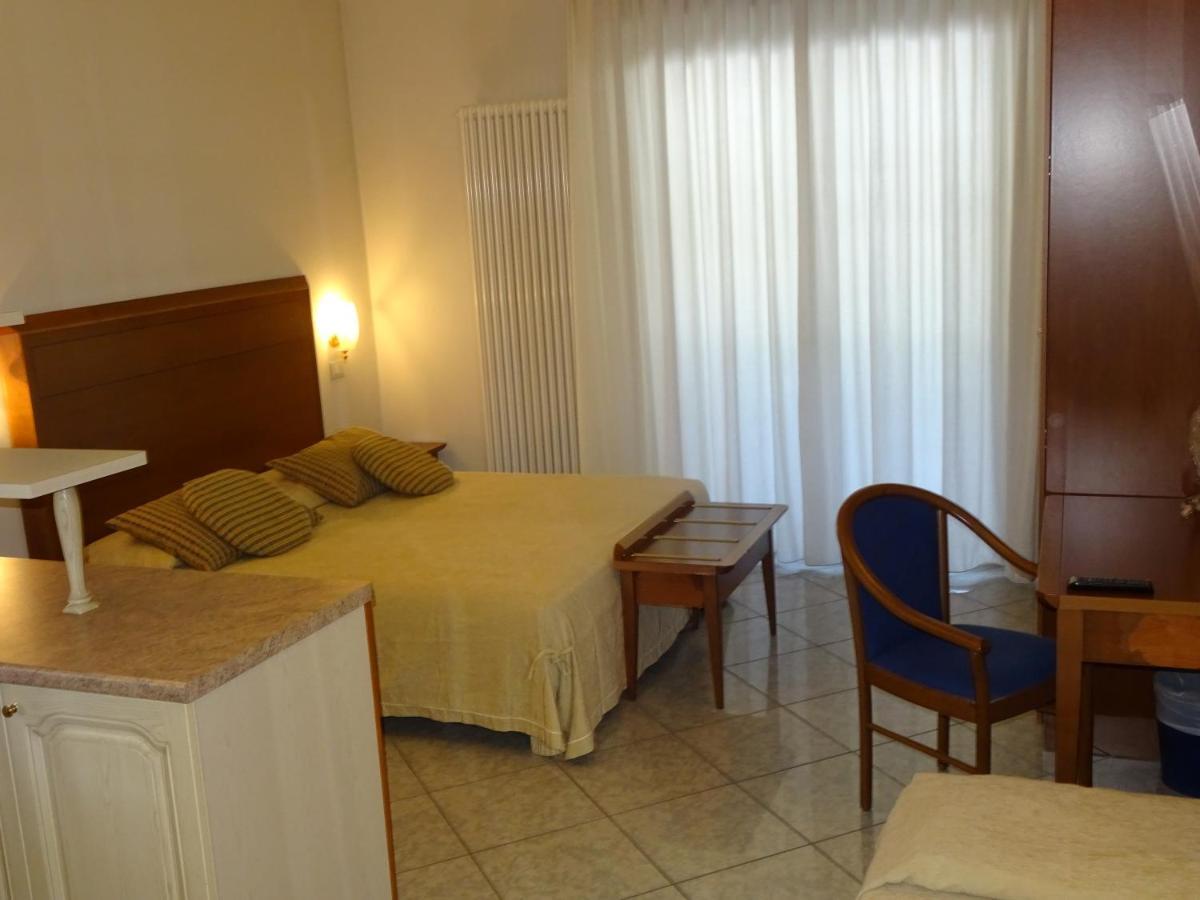 Residence Rosa Dei Venti Червия Экстерьер фото